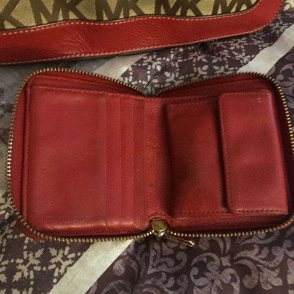 Authentic, Michael Kors bag. Matching wallet. - Picture 5 of 5